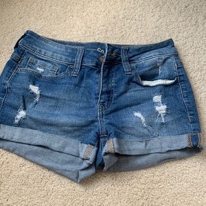 size 3 low rise shortie jean shorts